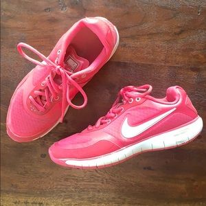 NIKE Pink Tennis Shoes